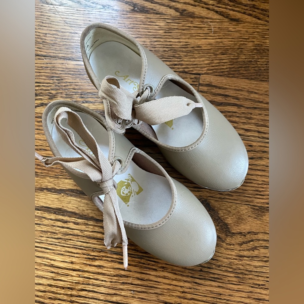Little girl’s tan tap shoes